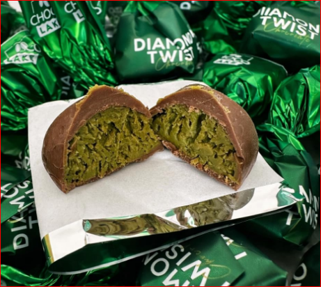 Diamond Kunafa Pistachio Twist Celebration Box Green 650g {Only For Karachi}