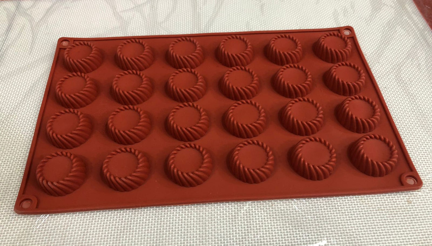 Silicone Round Swirl Tray 24 Cavity