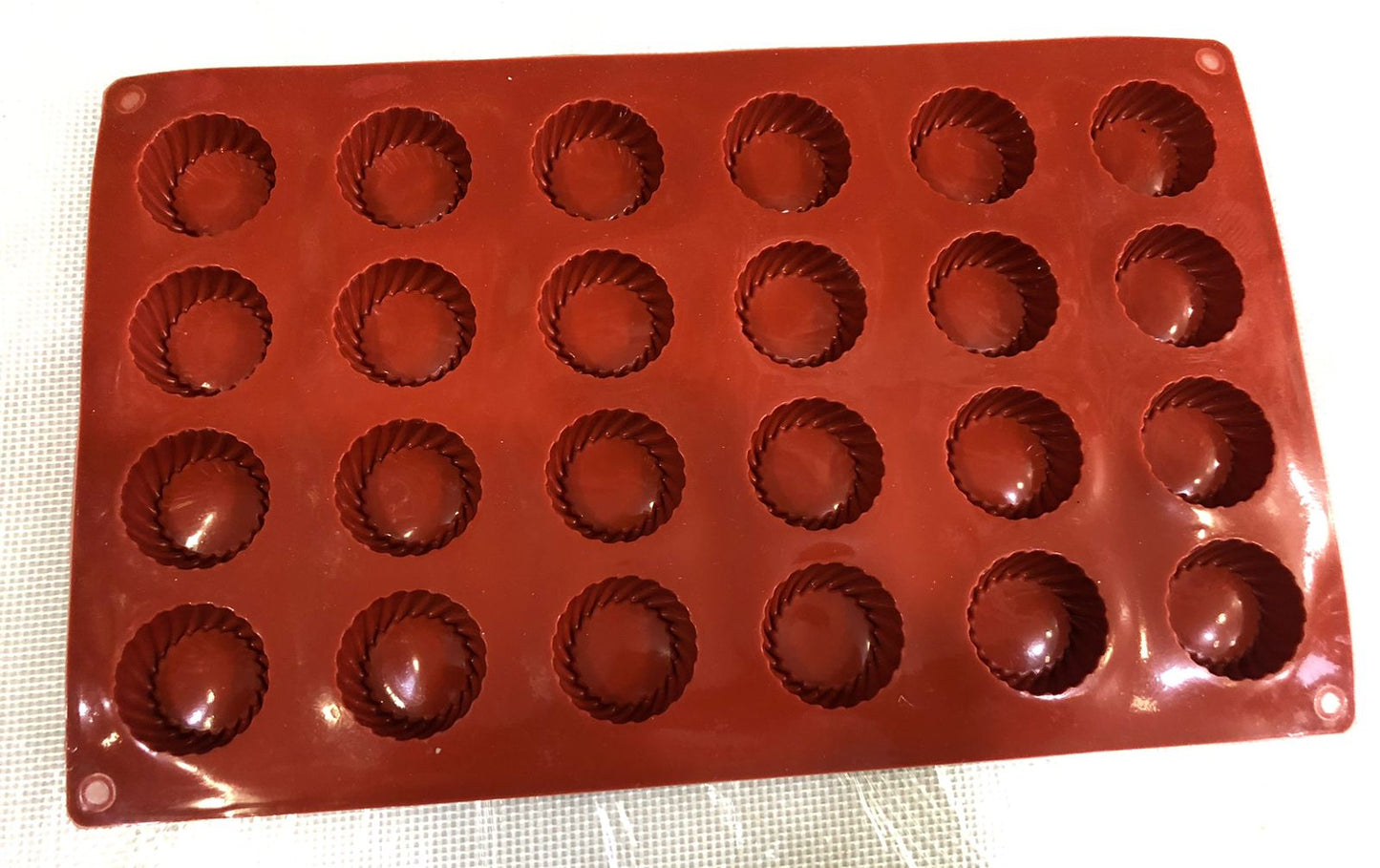 Silicone Round Swirl Tray 24 Cavity