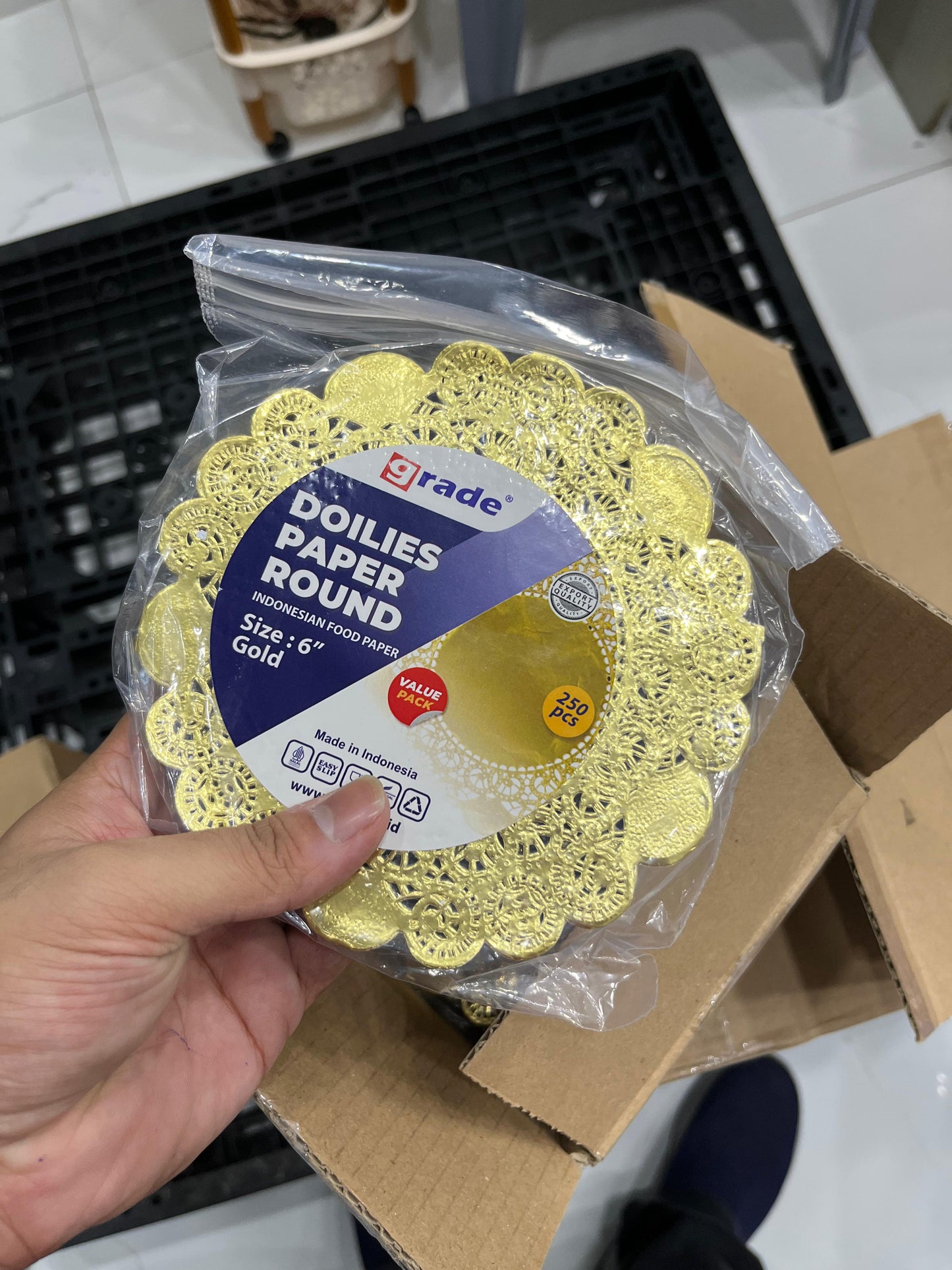 Grade Doilies Paper Round  Golden 6 Inch 20pc