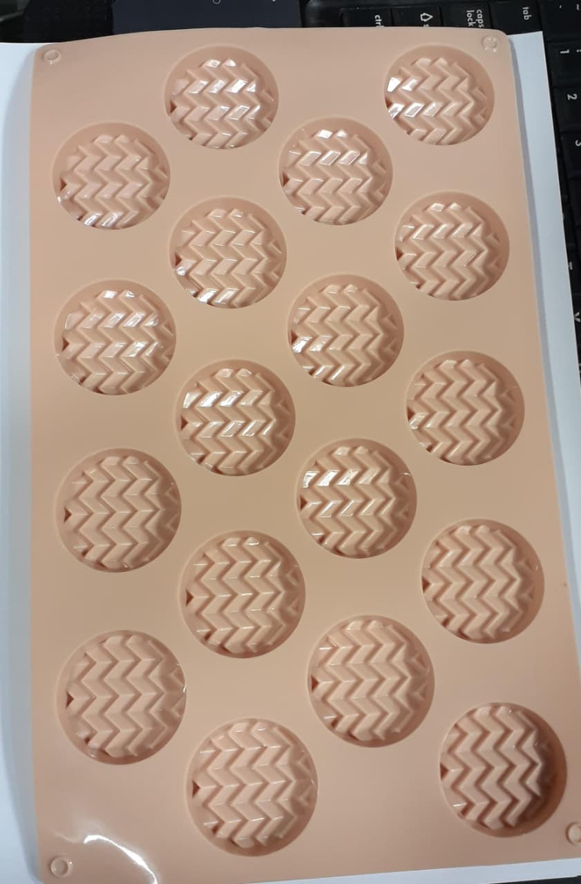Silicon 18 Cavity Mini Wavy Disk Chocolate Mold